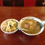 ラーメン栄華 - 本日のサービスセット：肉とキャベツ玉子カレー炒め丼＆塩ラーメン