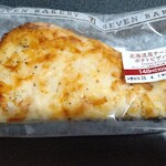 セブンイレブン - 料理写真:北海道産チーズのポテトピザパン
