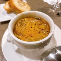 Bistro Kojiya - たっぷり玉ねぎをじっくり煮込んだオニオングラタンスープ