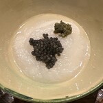 虎白 - 蕪のスリ流し　虎河豚白子　キャビア　蕗の薹　蕪蒸し