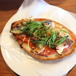 Hachihare - 自家製オイルサーディンと新タマネギのオープンサンド