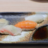 ベルテンポ - 鯛・サーモン・イカの寿司