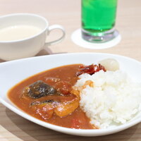 ベルテンポ - トマトの鯖カレーと蕪ポタージュ