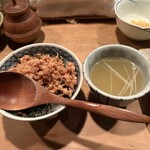 鳥よし - 鶏そぼろ丼 & スープ　　もう言わずもがな美味さ！