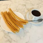 Chocolatería San Ginés - 料理写真:チュロスとチョコレート
