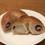 ポム・ド・テール - アールグレイ&いちごあんベーグル360円