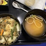 ANAラウンジ 羽田空港 国内線 本館北 - 炊き込みご飯も ほんと美味しい！味噌汁もいい温度！