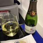 ANAラウンジ 羽田空港 国内線 本館北 - コノ‼️スパークリングワインおいしいです！