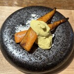 HAGI - ニンジンの薪焼き-ニンジンとチーズのソースがけ-