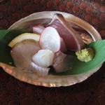 僧伽小野 一秀庵 - お造りは「糸島旬魚　三種盛り合わせ」です。