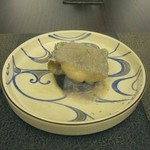 日本料理 晴山 - 太刀魚と魚沼の椎茸  玉ねぎのおろしたものと梅が和えてある。太刀魚はふっくらと柔らかく温かなお皿でした。