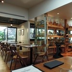 GARDEN HOUSE KAMAKURA - 素敵な内装。奥にはテラスがあります。