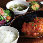 門前洋食 藤屋 - 信州ハーブ鶏のロールキャベツ 完熟トマトソース