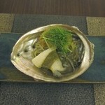 日本料理 晴山 - 鮑うどん。これに感動♪稲庭うどんに鮑の肝、海胆、芽ネギを混ぜていただきました。美味しいの。。。