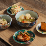 金沢おでんとおばんざい酒場 さんさん - おばんざい盛合せ