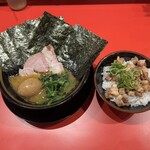 とらきち家 - とらきちラーメン（並）、チャーシュー丼