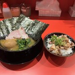 とらきち家 - とらきちラーメン（並）、チャーシュー丼