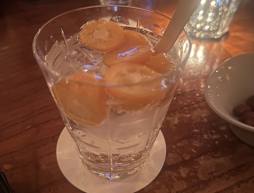 Looking glass ルッキンググラス 写真 : ザルッキンググラス （THE LOOKING GLASS） - 箕面船場阪大前