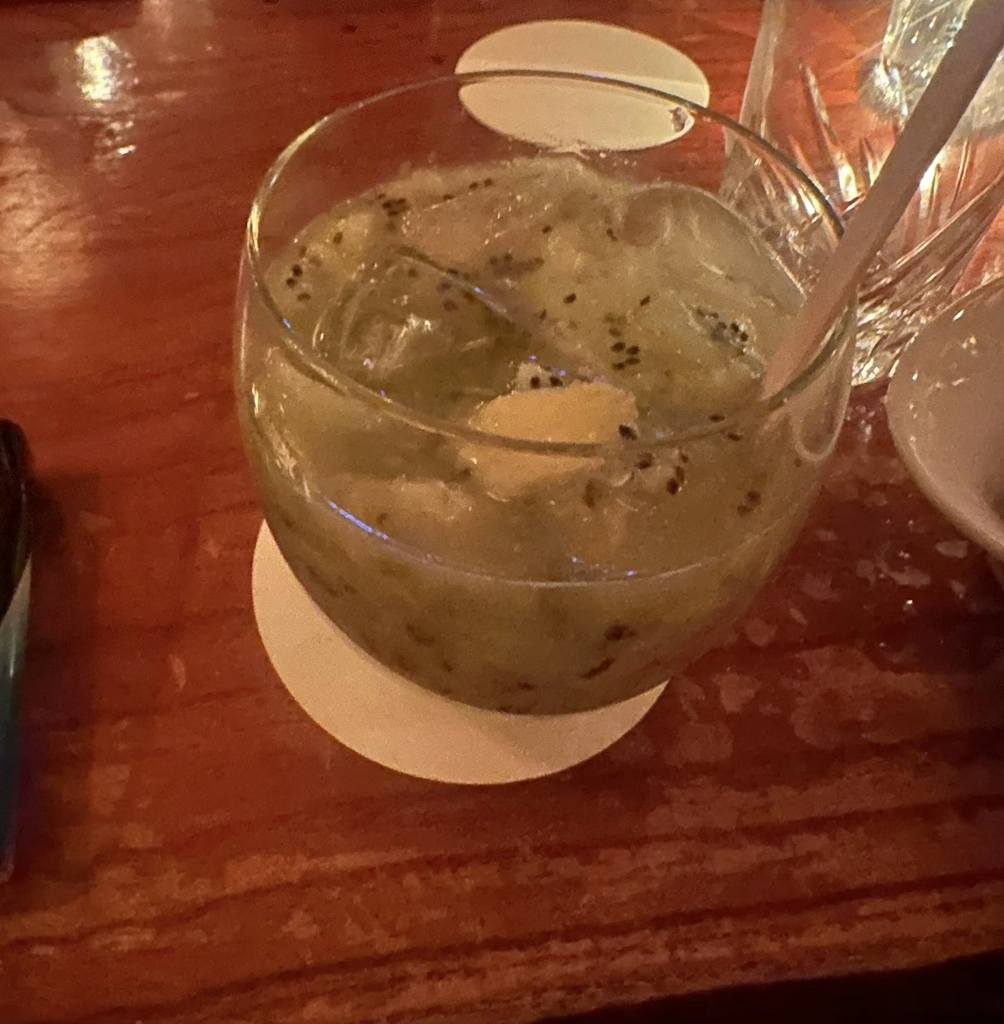 写真 : ザルッキンググラス （THE LOOKING GLASS） - 箕面船場阪大前