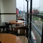 カフェ・オリーブ - ガラス張りで外が見えます♪
