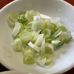 東京庵 - 『肉うどん』の別皿ネギ