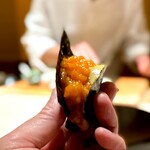 くるますし - ワタリガニ。 これもスペシャリテですね。 季節により、ミソと内子の半分がかなり異なりますが、僕は内子多めが好き。 というわけで本日は実にラッキー。 ワタリガニ、好き。