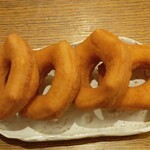 チエントエブリイ - タマゴドーナツ４個入り (税抜)199円 ※角度を変えて (2025.03.26)