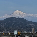 浜焼き漁師小屋 - 由比PAから富士山。