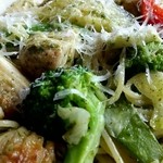 BIKAI - 大山ハーブ鶏と野菜のジェノベーゼ　アップ