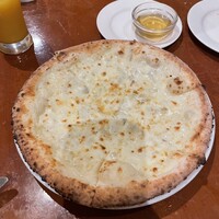 カリーナ　カリーナ - クワトロフォルマッジョ　蜂蜜添え