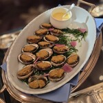 名古屋東急ホテル宴会場 - 鮑のブルギニョン風。ブール・ブランのソースはお好みで。