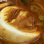 ラーメン山岡家 - 味玉は黄身が少し硬めでした。