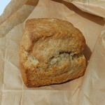 Teapick - プレーンスコーン (池袋東武催事　スコーンパラダイス)　温めのサービスはしていないみたいなので、アメリカンビスケット ハニーナッツマスタードは持ち帰ることにした。