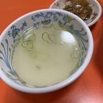 中華料理 香州 - エビチャーハンの付属のスープと搾菜