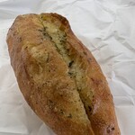サンドリアン - ガーリックフランス@190円  パリパリとした表面がイイ。小ぶりなサイズがちょうど良い