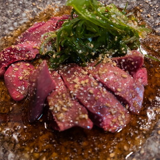 毎朝仕入れる鮮度抜群の鶏肉を職人のみが徹底管理