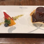ダ アチュ - ヘーゼルナッツとピスタチオのセミフレッド　チョコソースがけ