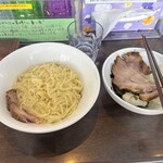 麺や 青雲志 - 2杯目　かけカレー　隣のお椀は一杯目から