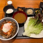 焼肉丼 みらく - カープ丼定食