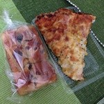 ヒヨシヤ - ピザ２１０円、レーズンパン１８０円