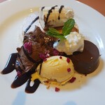 デニーズ - 料理写真:バースデークーポンでいただいたパンケーキ。豪華すぎる