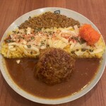 カレーの店 八月 - ハンバーグカレー＋あいがけキーマ（大盛）＋チーズ
