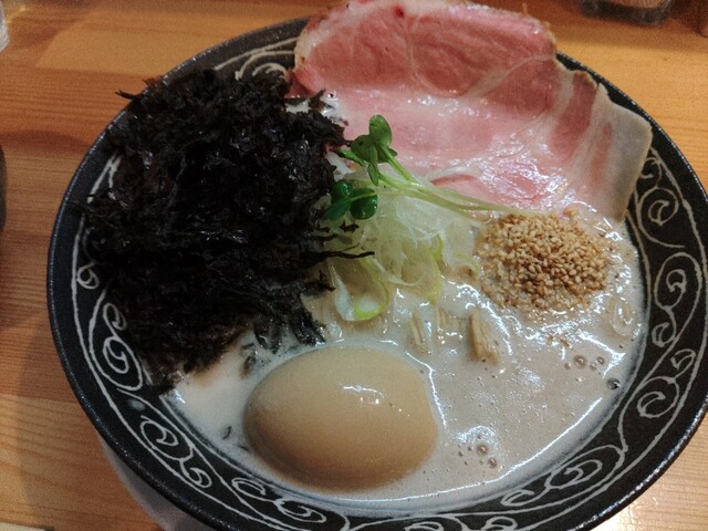 秋田・大曲のラーメン店『麺屋 燈』- 本格味噌と鶏白湯の絶品ラーメン