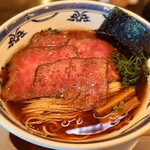 MENSHO - 和牛チャーシュー麺♪ 澄んだスープと色鮮やかな和牛♡