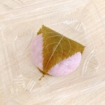 柿安口福堂 - 料理写真:桜餅(こしあん)　216円