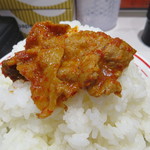 蒙古タンメン中本 - ヒヤミの肉はオンザライス