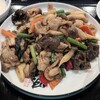 四川料理·刀削面 蜀香苑 - 豚肉とシメジの黒胡椒炒め