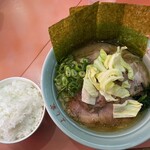 ラーメン よし家 - チャーシュー麺中盛（肩ロース）＋ライス
