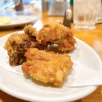 鳥林 - カリカリの衣の骨付きせんざんき
いろんな部位が楽しめますよ♬