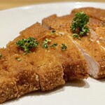洋食 おがた - パセリを散らすところが洋食屋らしい